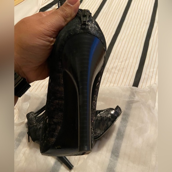 Open toe heeled sandals - Picture 8 of 9